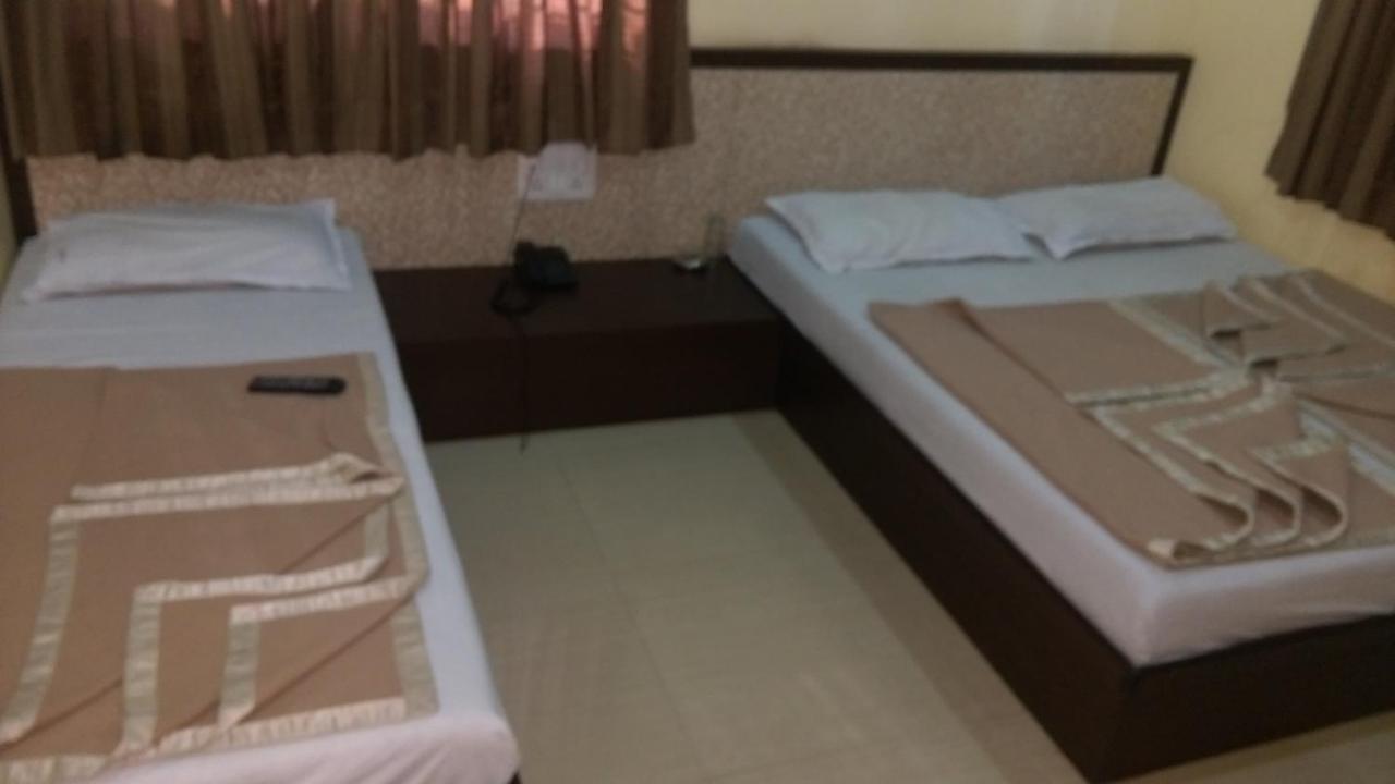 Sai Niwas Hotel Shirdi Eksteriør billede