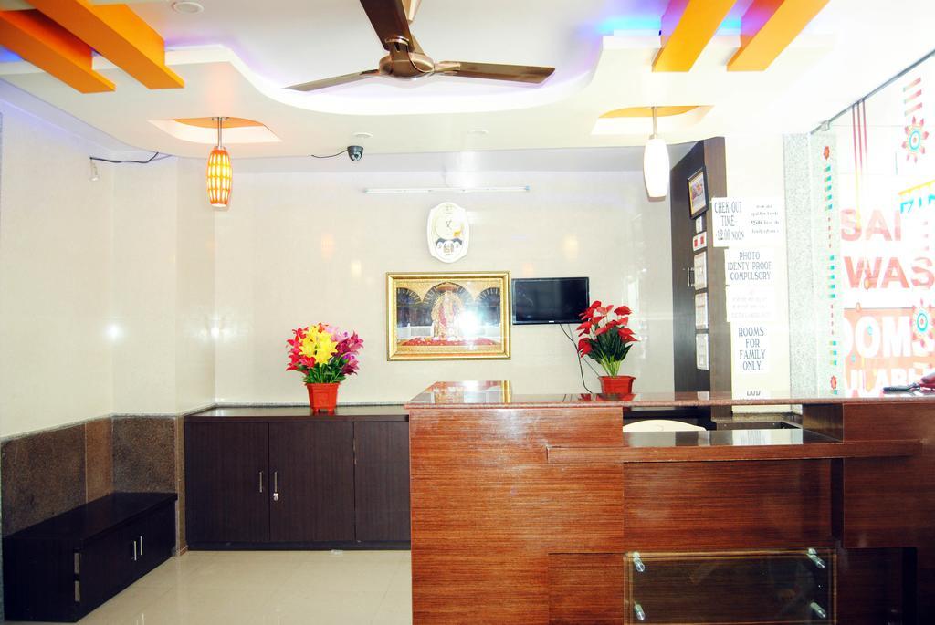 Sai Niwas Hotel Shirdi Eksteriør billede