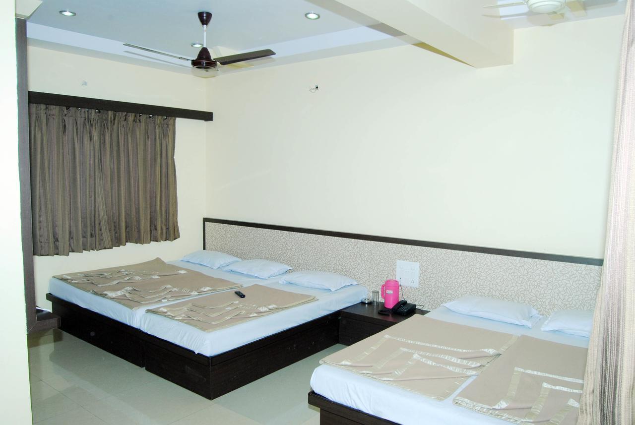 Sai Niwas Hotel Shirdi Værelse billede